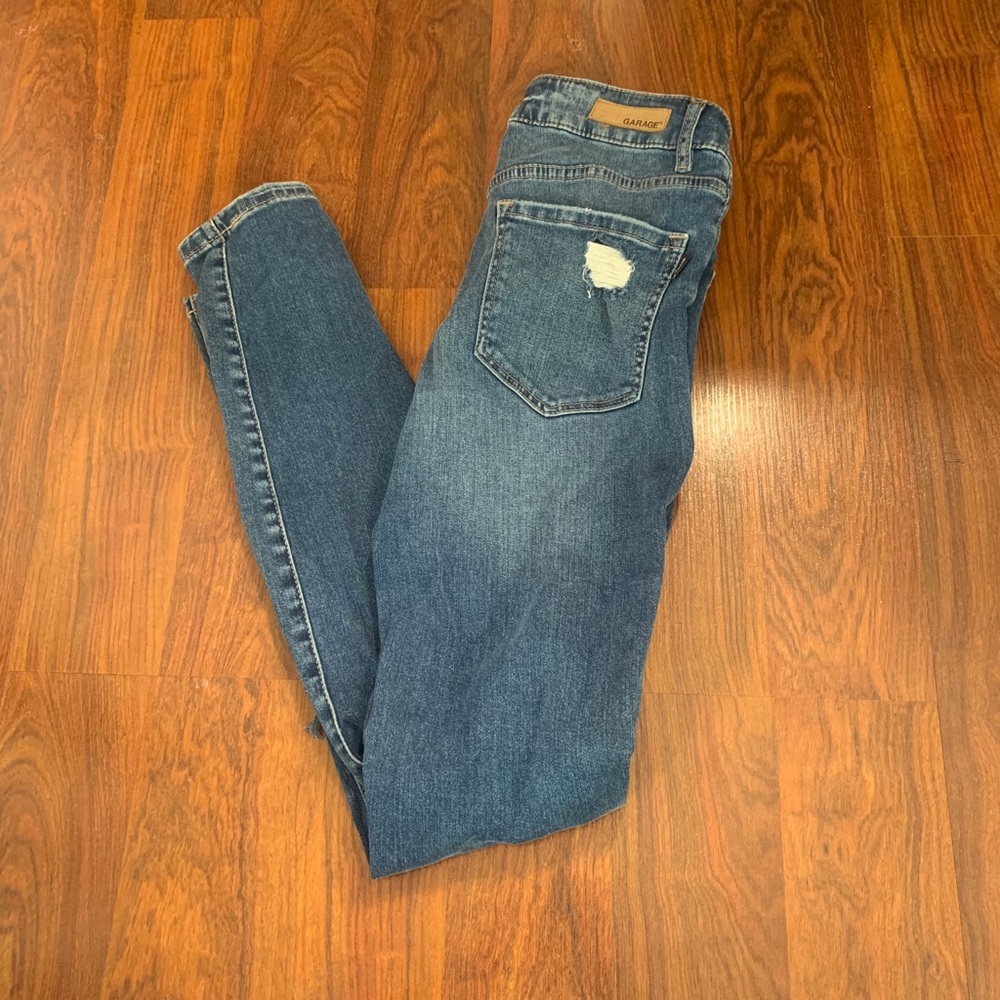 Garage women’s ripped skinny jeans
